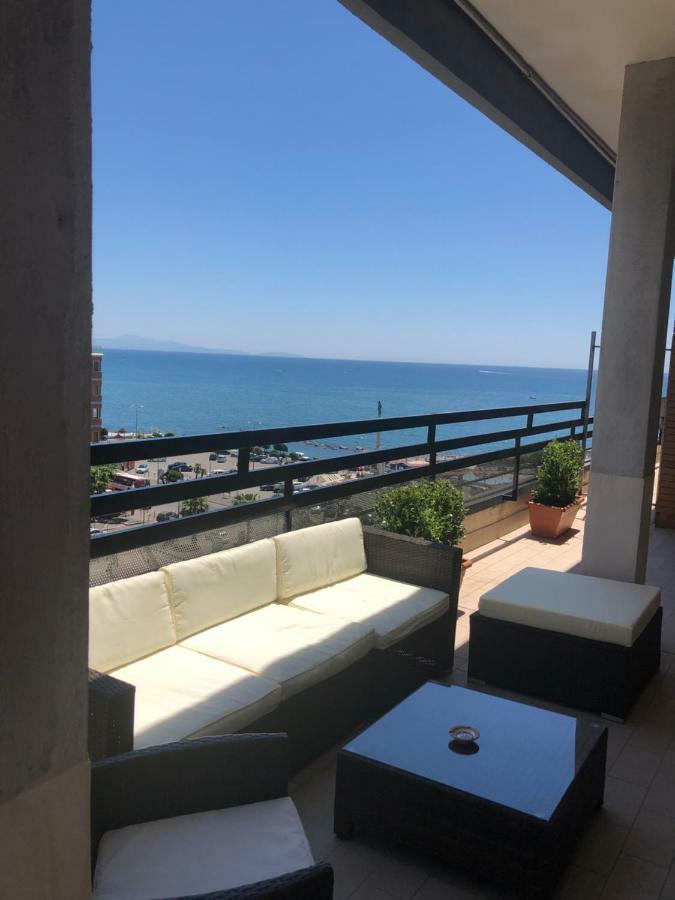 Mareluna Penthouse - Luxury Bed & Breakfast *